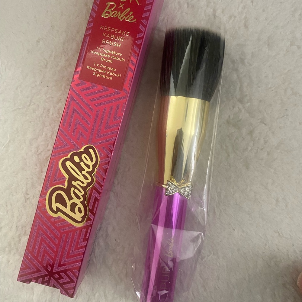 PUR x Barbie Keepsake Kabuki Brush - Pink and Gold - Picture 8 of 8